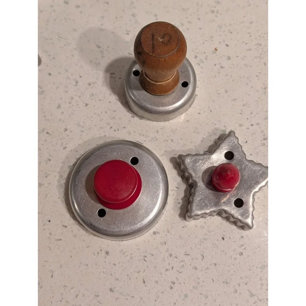 Vintage Aluminum Cookie Cutter Set of 7 with wooden Handles - Picture 7 of 13